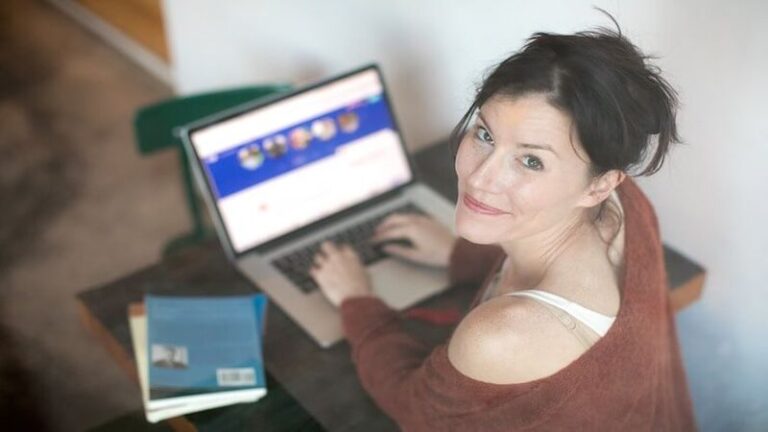 lady shopping online